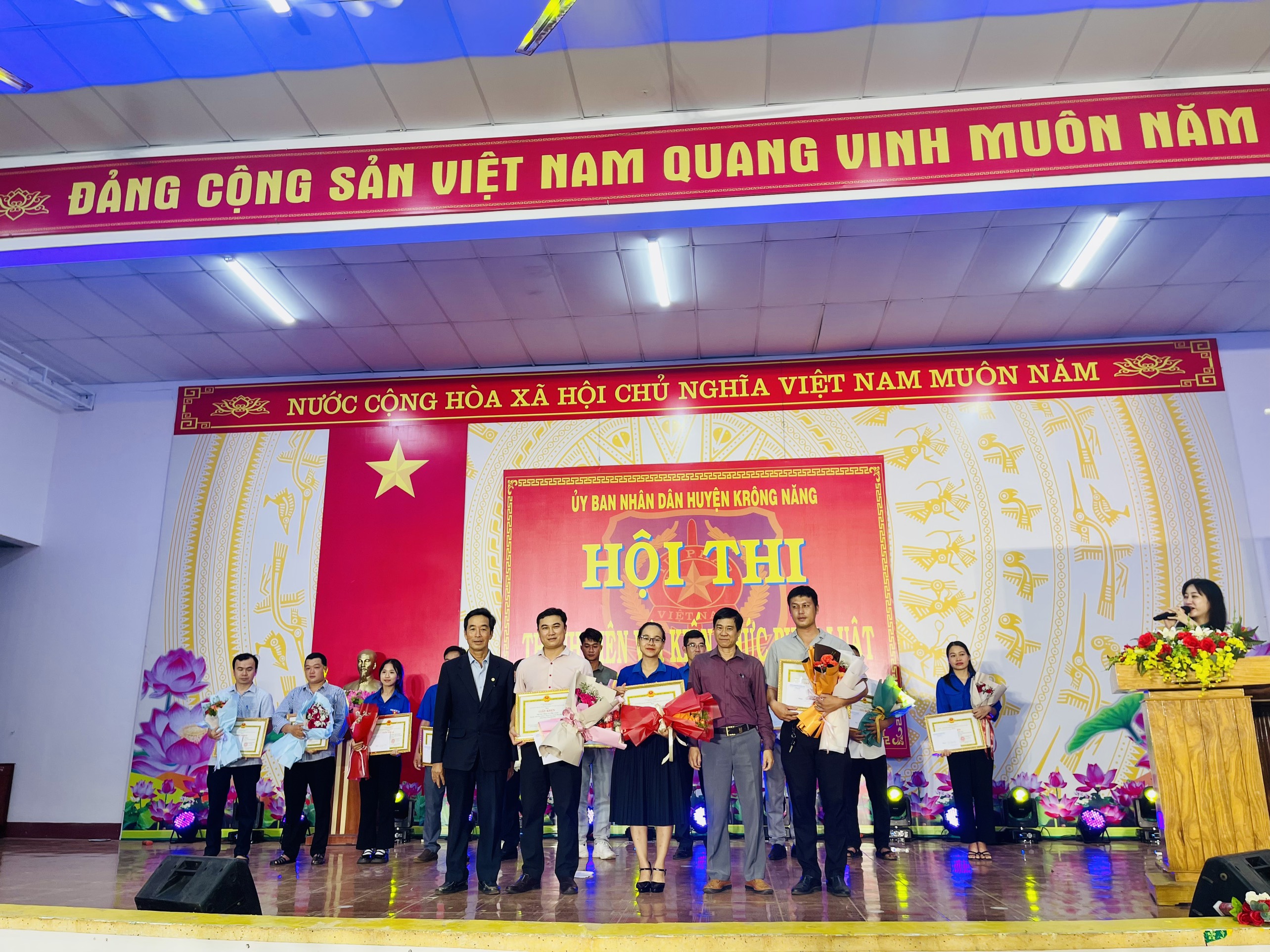 thanh nien 4